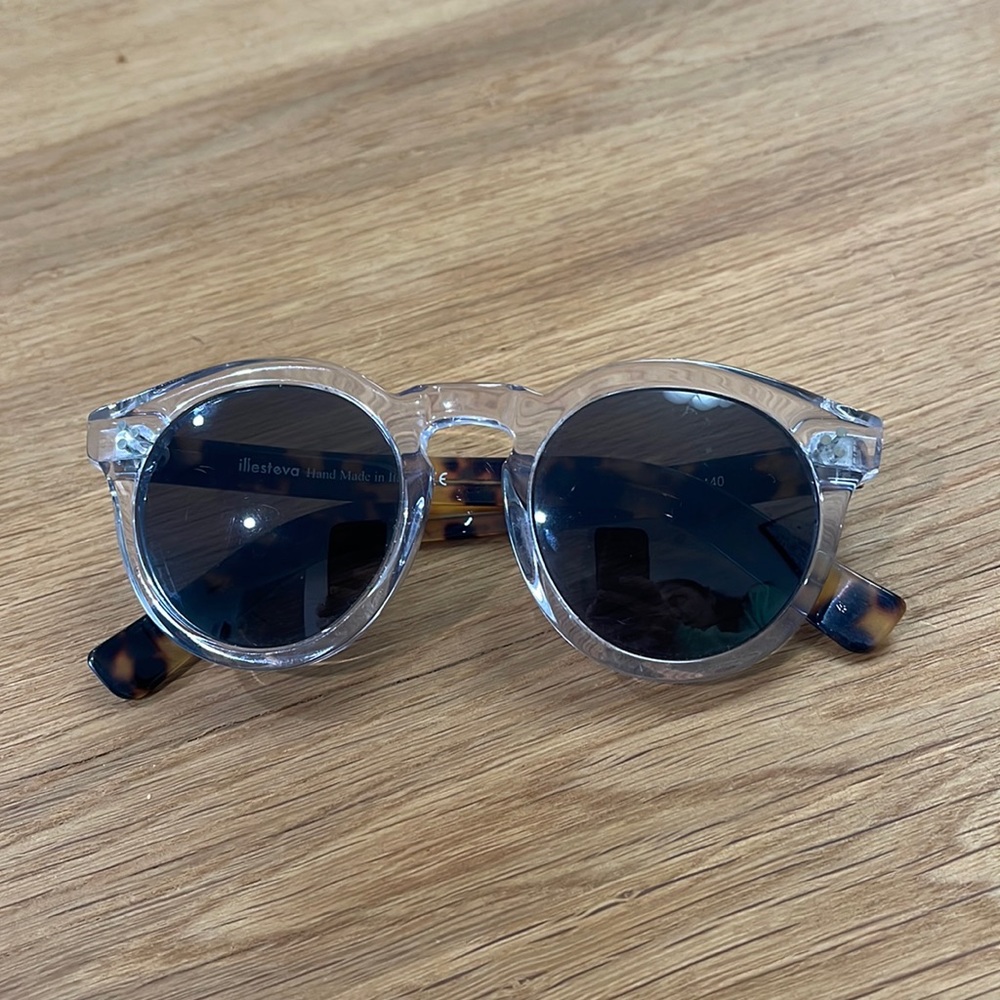 Illesteva Leonard II clear acetate frame and tortoise shell legs. Black Lenses.